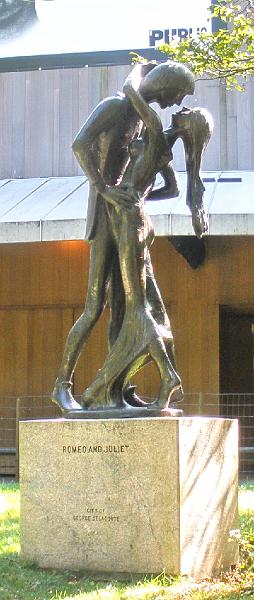 14. closer view of Romeo and Juliet statue.jpg